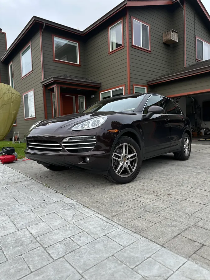 Porsche Cayenne in black